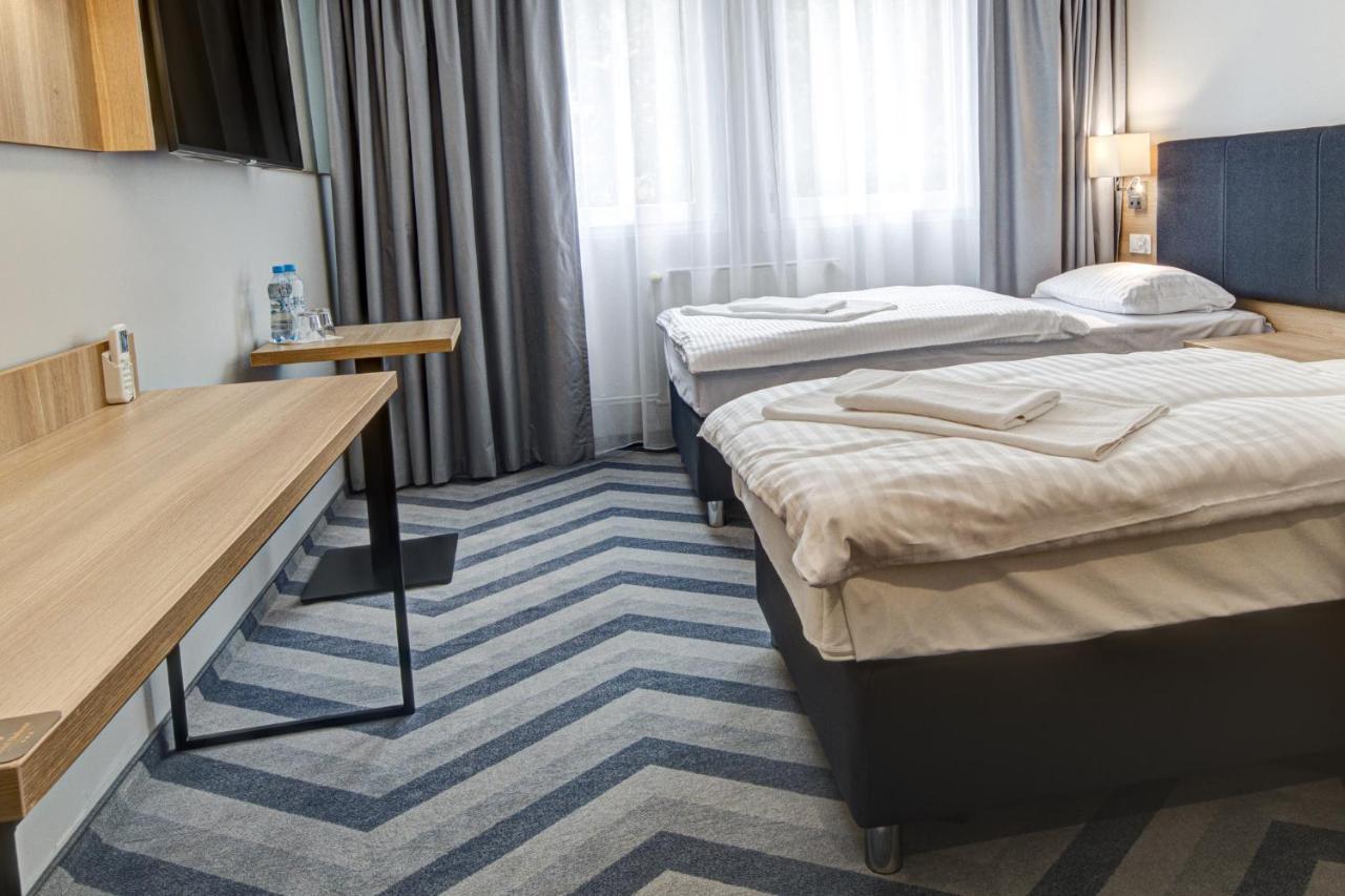 פוליס Hotel Dobosz מראה חיצוני תמונה