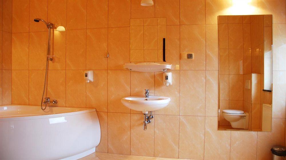 פוליס Hotel Dobosz מראה חיצוני תמונה
