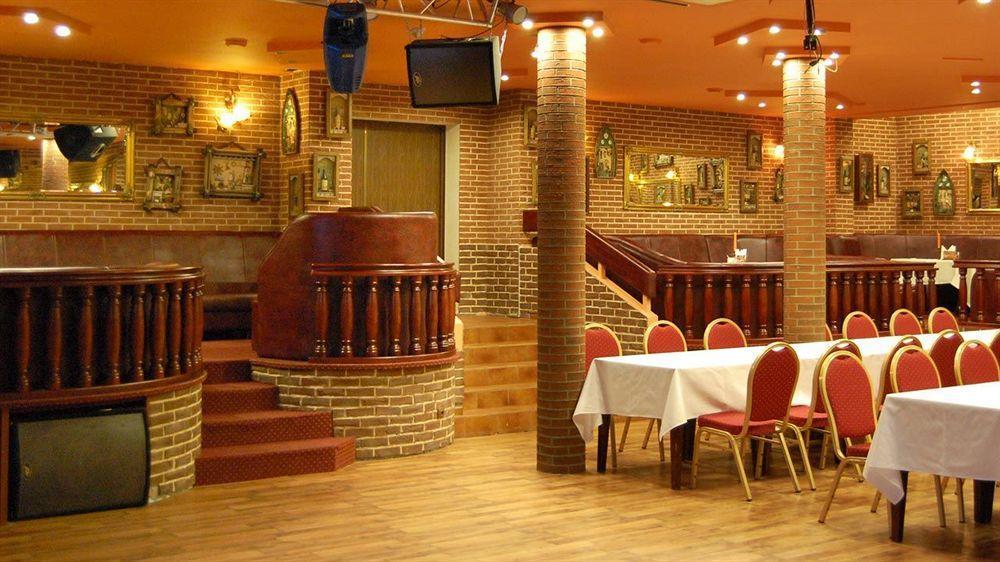 פוליס Hotel Dobosz מראה חיצוני תמונה