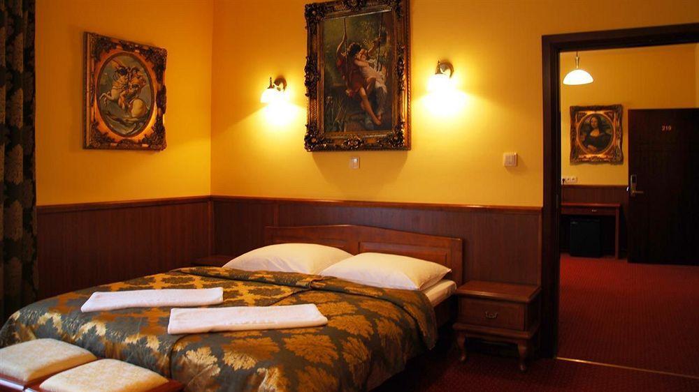 פוליס Hotel Dobosz מראה חיצוני תמונה