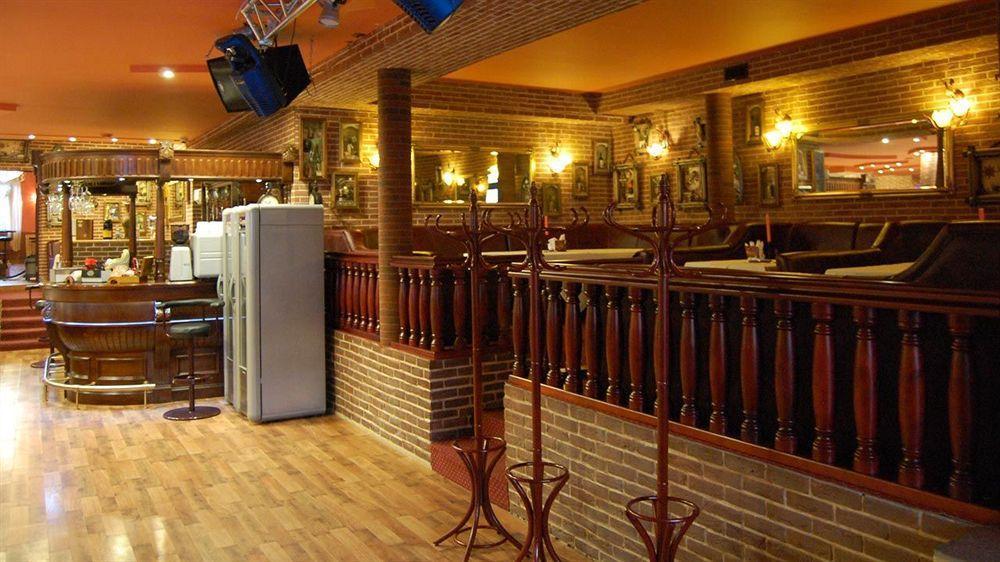 פוליס Hotel Dobosz מראה חיצוני תמונה