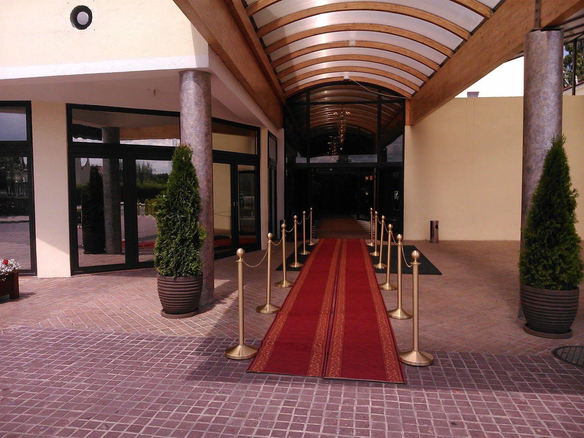 פוליס Hotel Dobosz מראה חיצוני תמונה