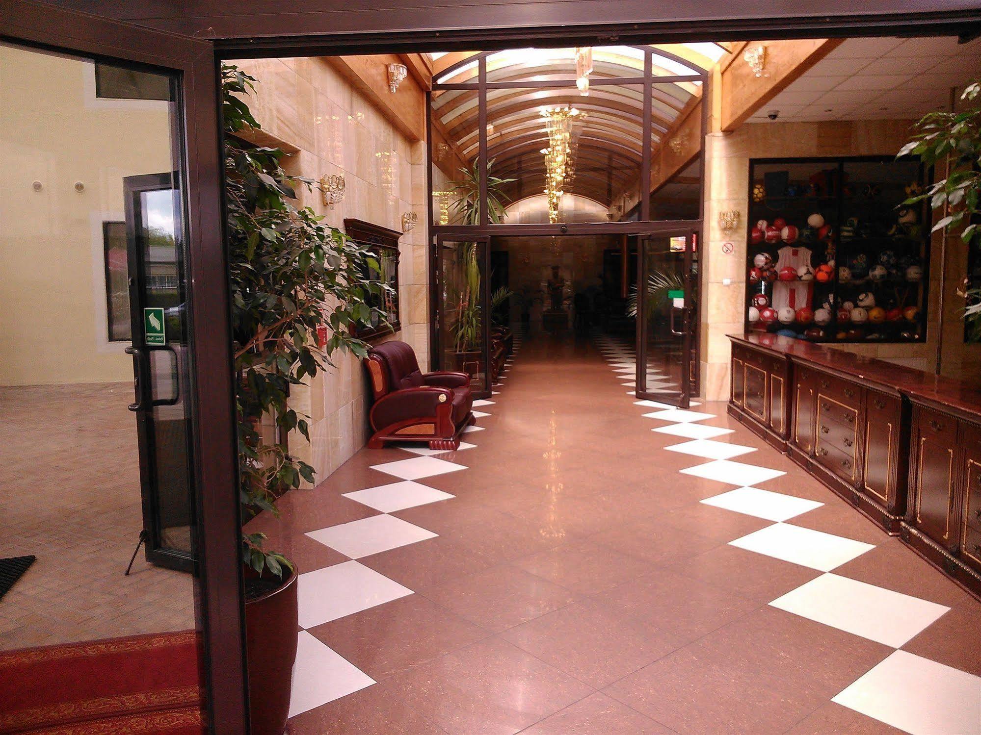 פוליס Hotel Dobosz מראה חיצוני תמונה