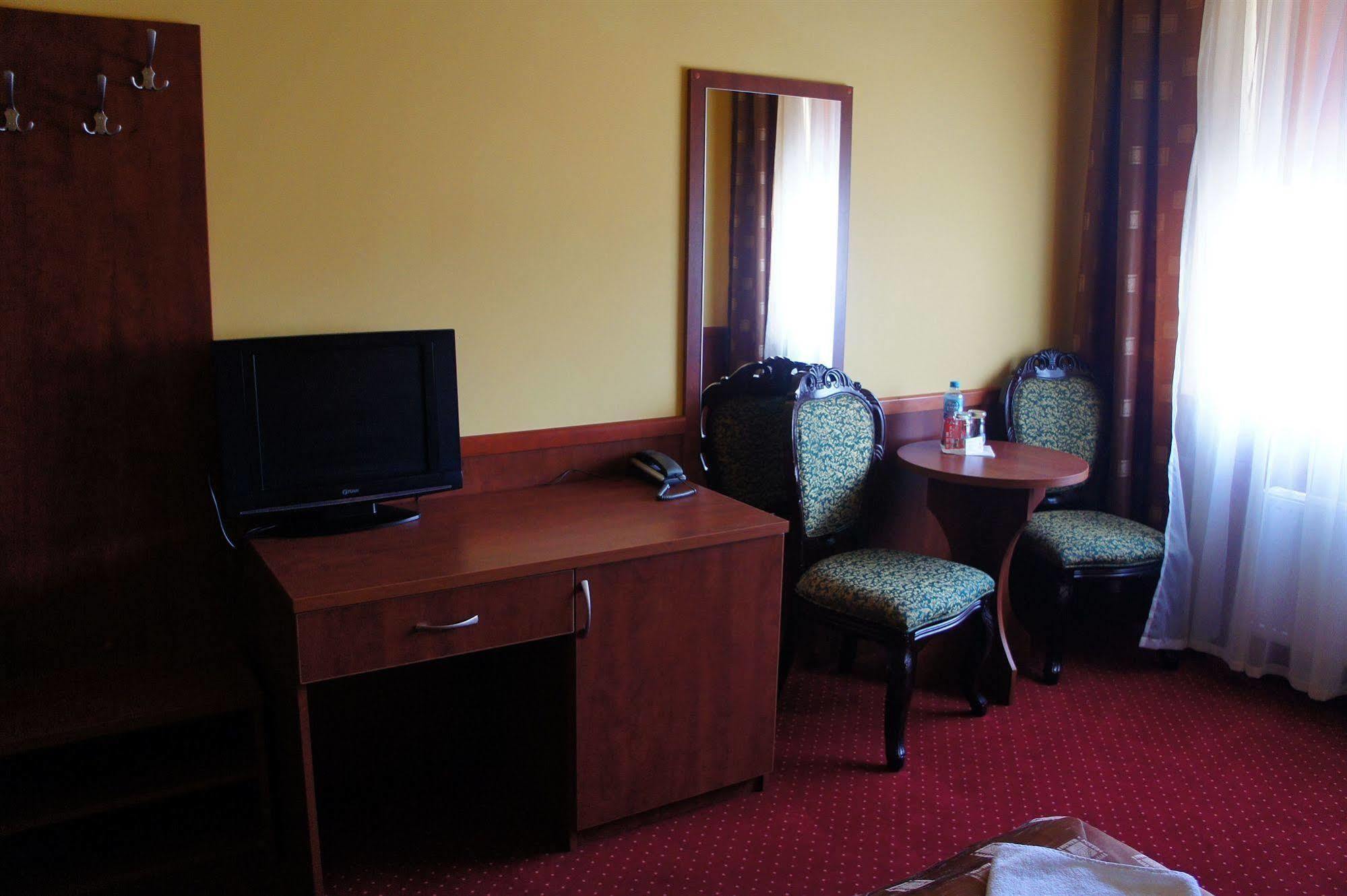 פוליס Hotel Dobosz מראה חיצוני תמונה