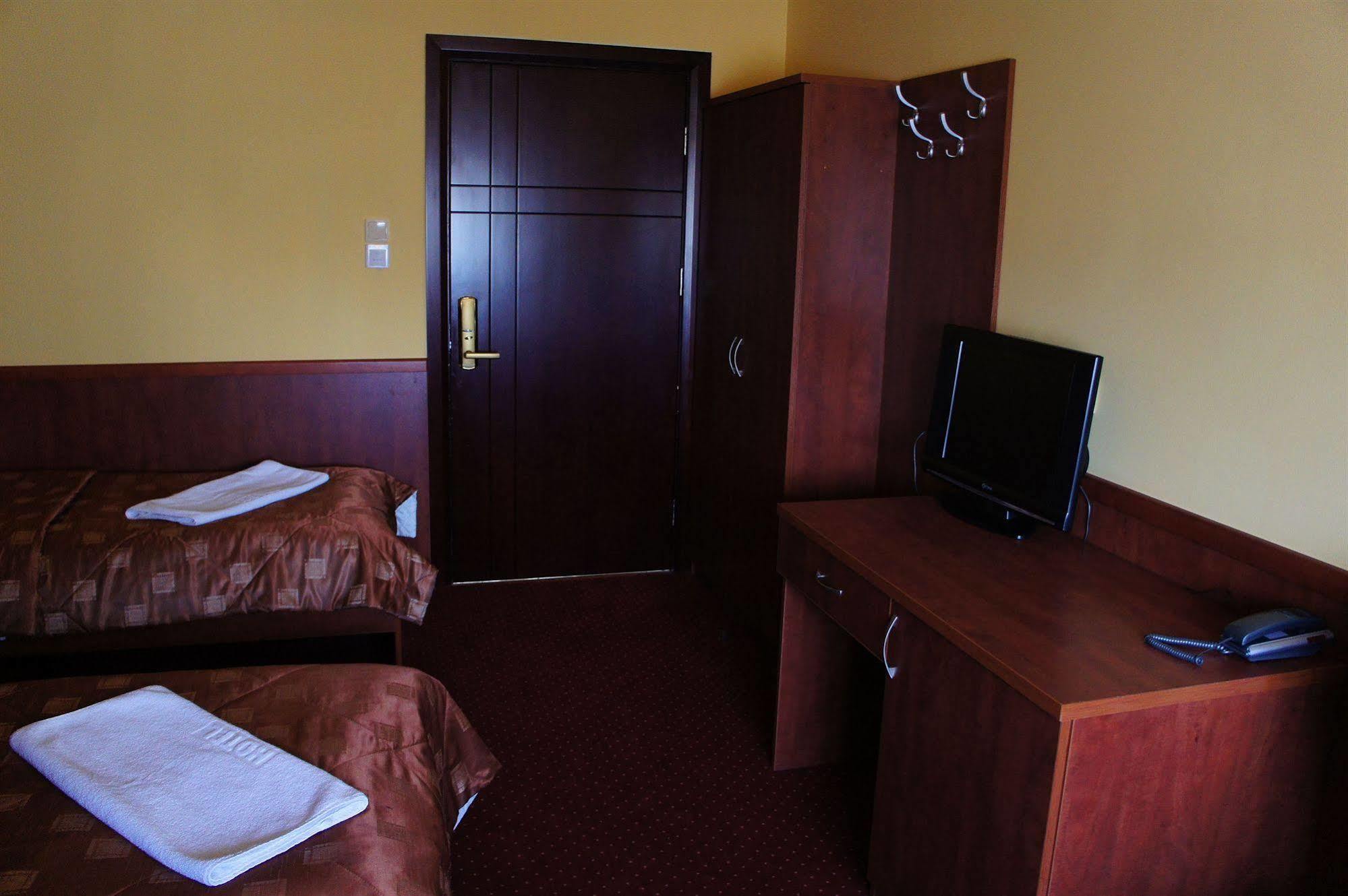 פוליס Hotel Dobosz מראה חיצוני תמונה