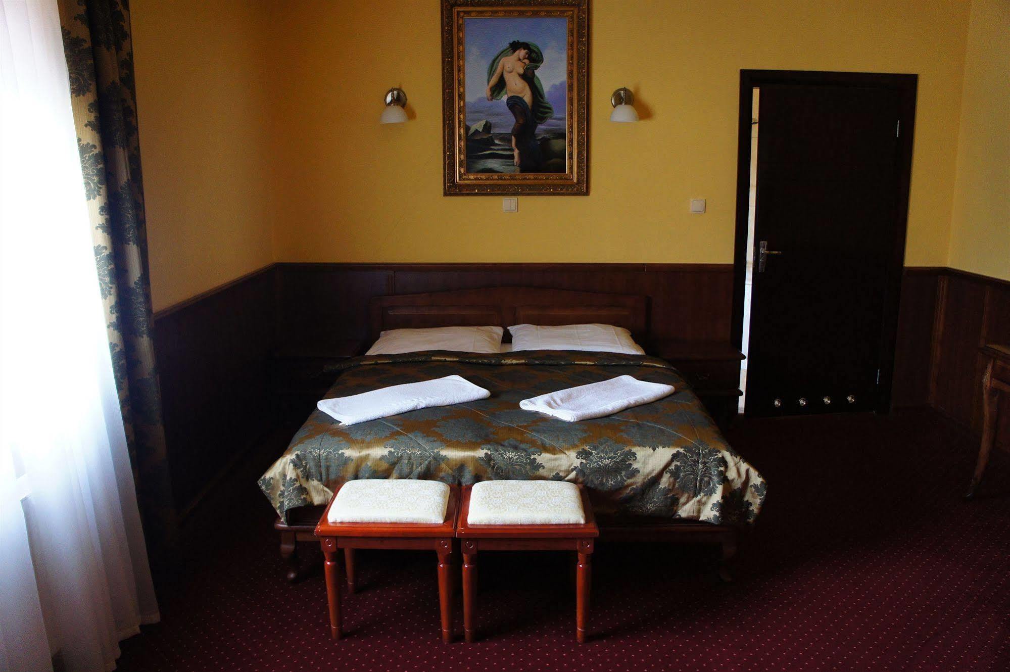 פוליס Hotel Dobosz מראה חיצוני תמונה